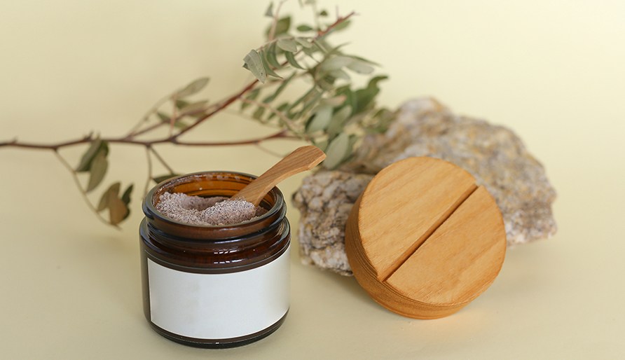 En krukke body scrub. En krukke body scrub.